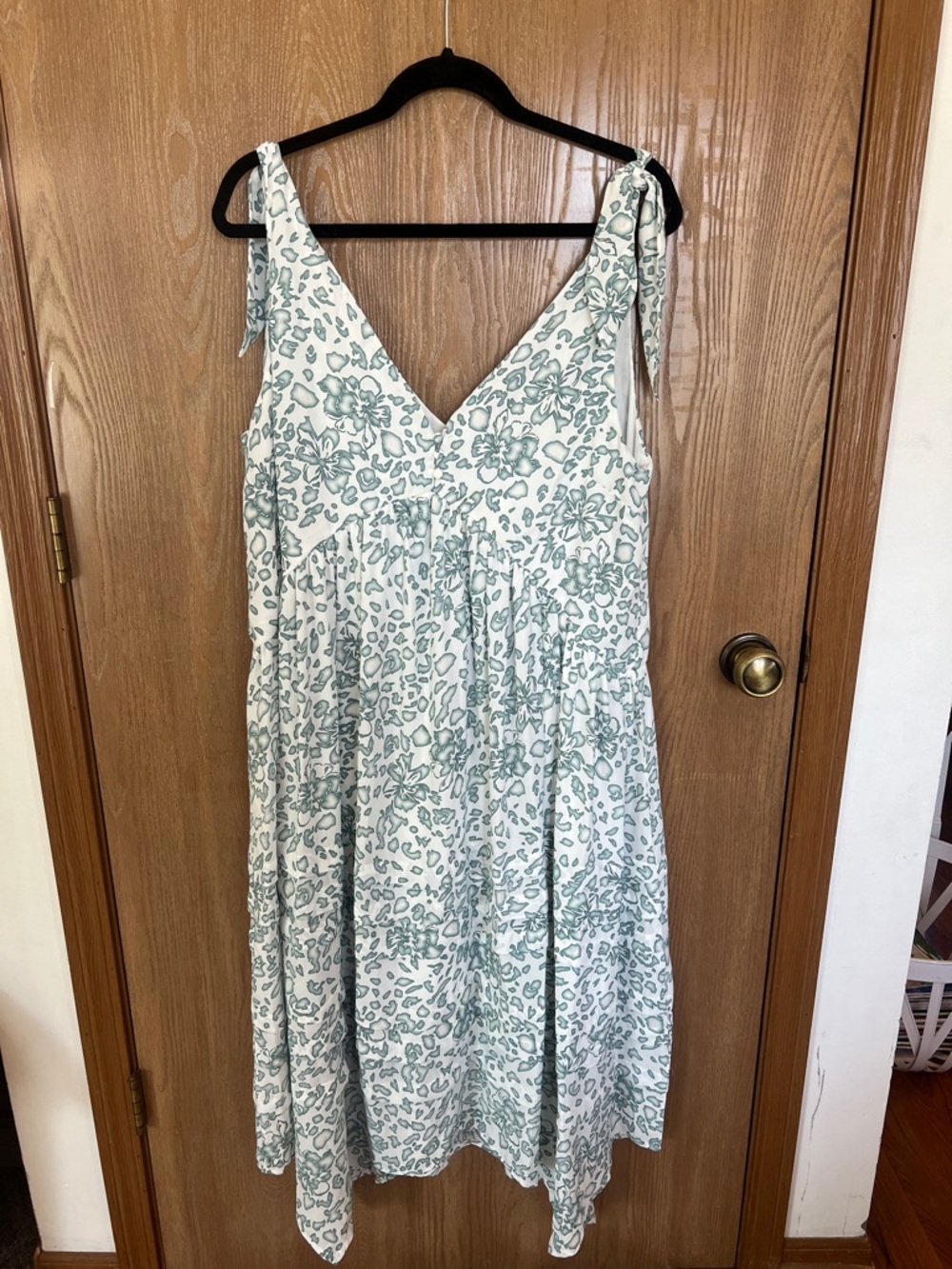 Listicle White and Sage Floral Tie-Shoulder Midi Dress